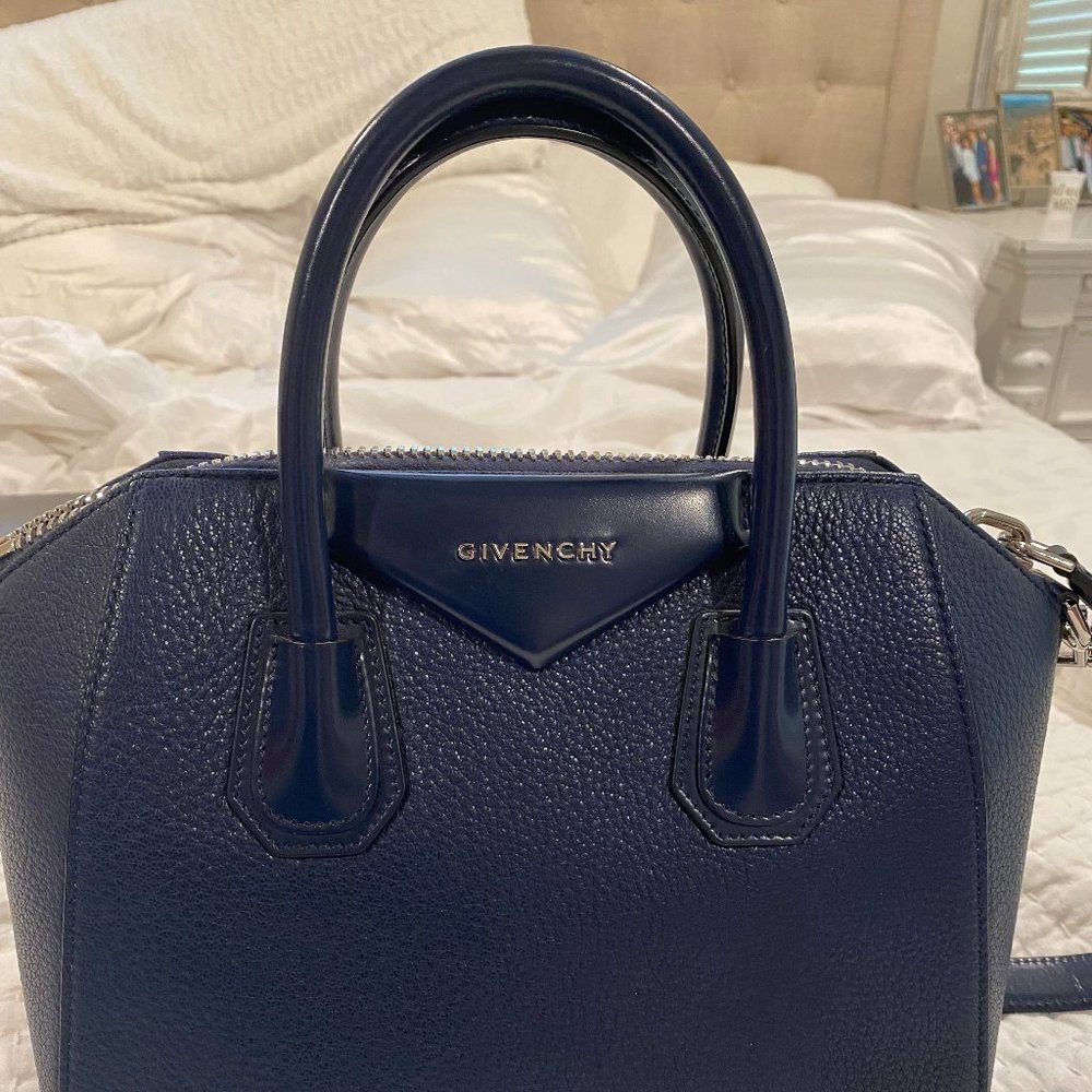 GIVENCHY NAVY SMALL ANTIGONA BAG MINT CONDITION - Picture 6 of 7